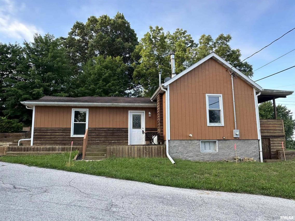 802 S High St., Port Byron, IL 61275