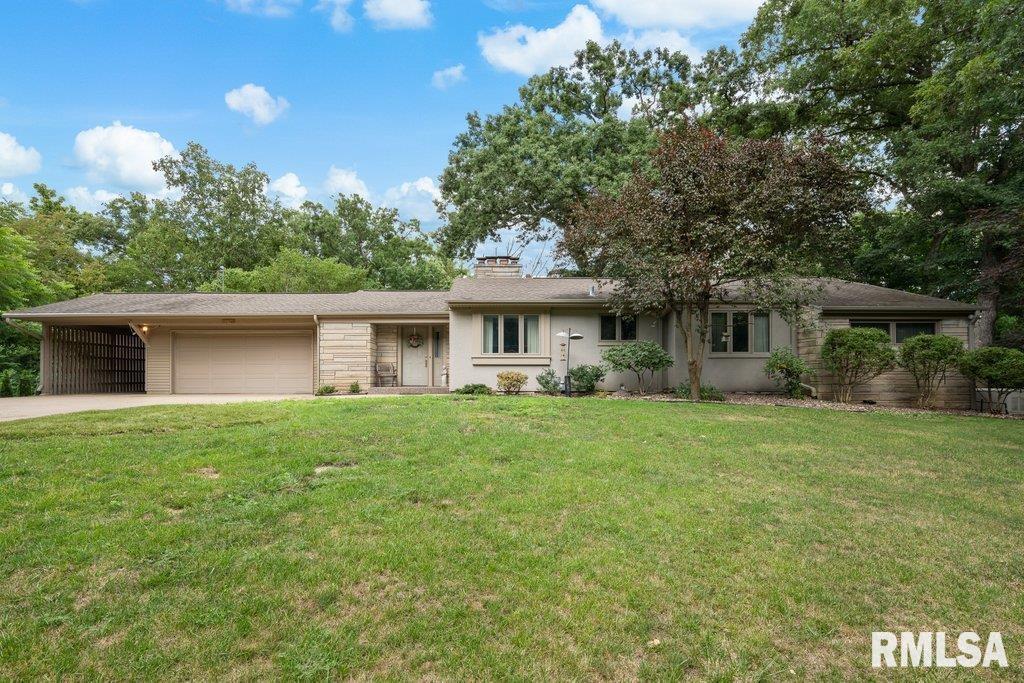 2718 30th Street Ct., Moline, IL 61265