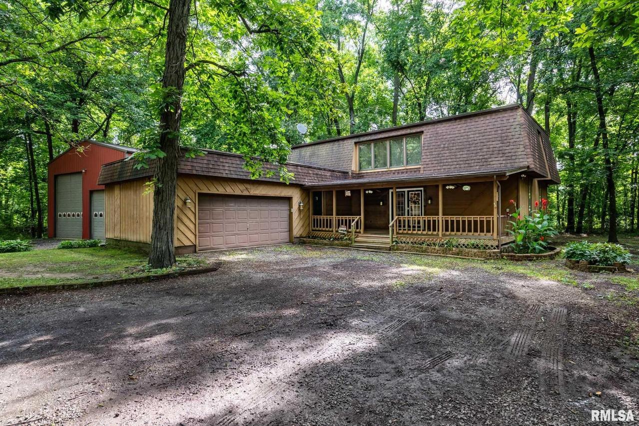 14802 Poor Farm Rd., Johnston City, IL 62951