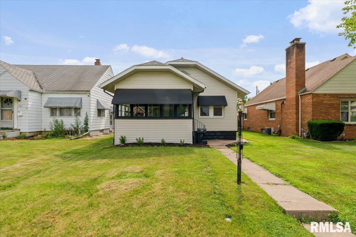 2614 8th St., Moline, IL 61265