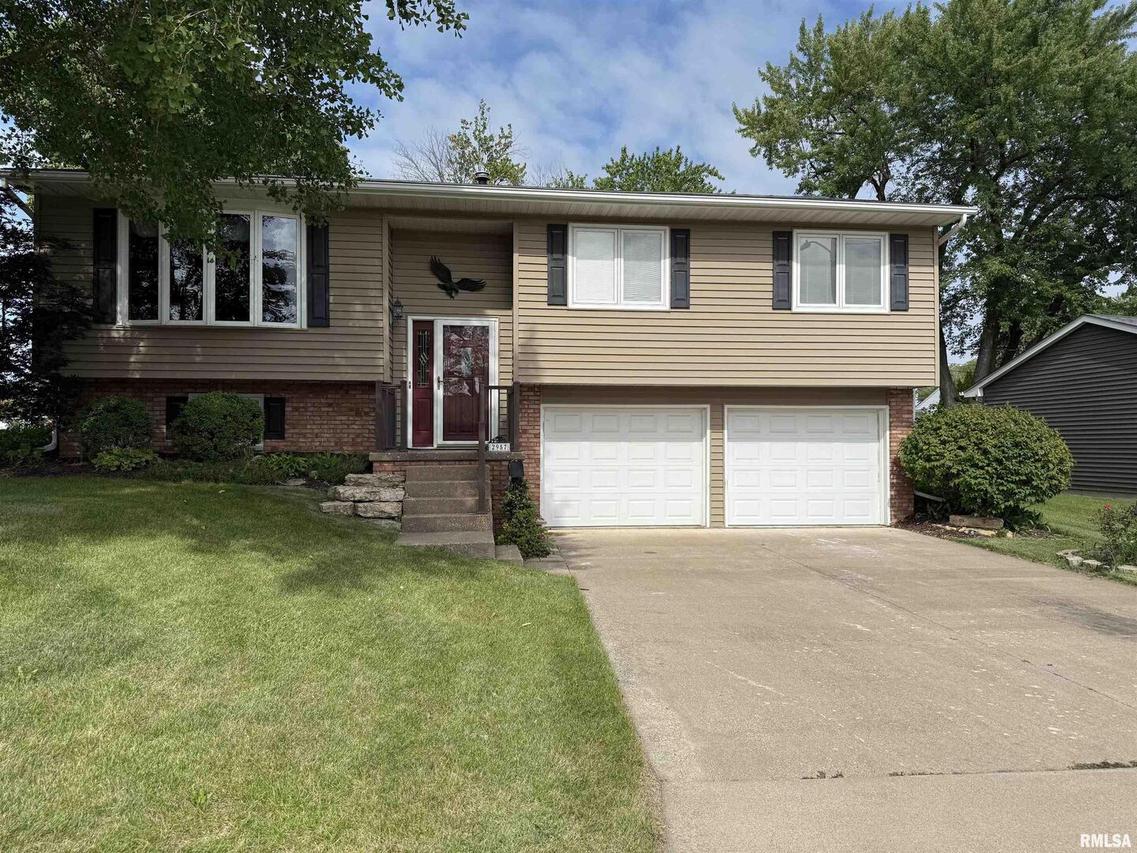 2957 9 1/2 St., East Moline, IL 61244