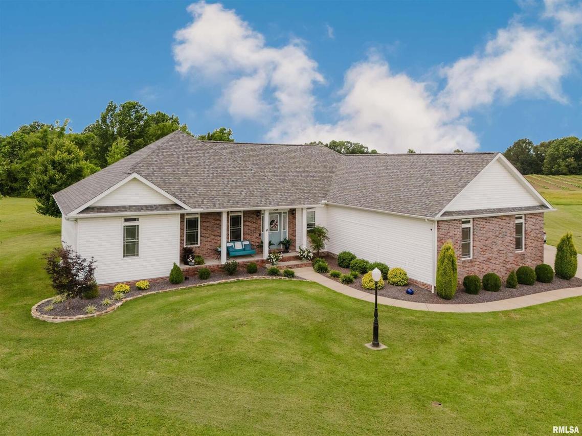 204 Bea Ct., Carterville, IL 62918