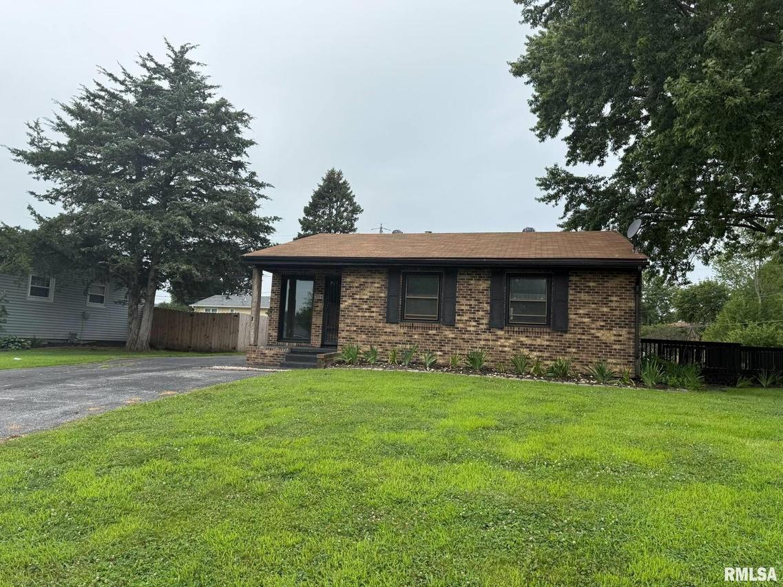 204 7th St., Andalusia, IL 61232