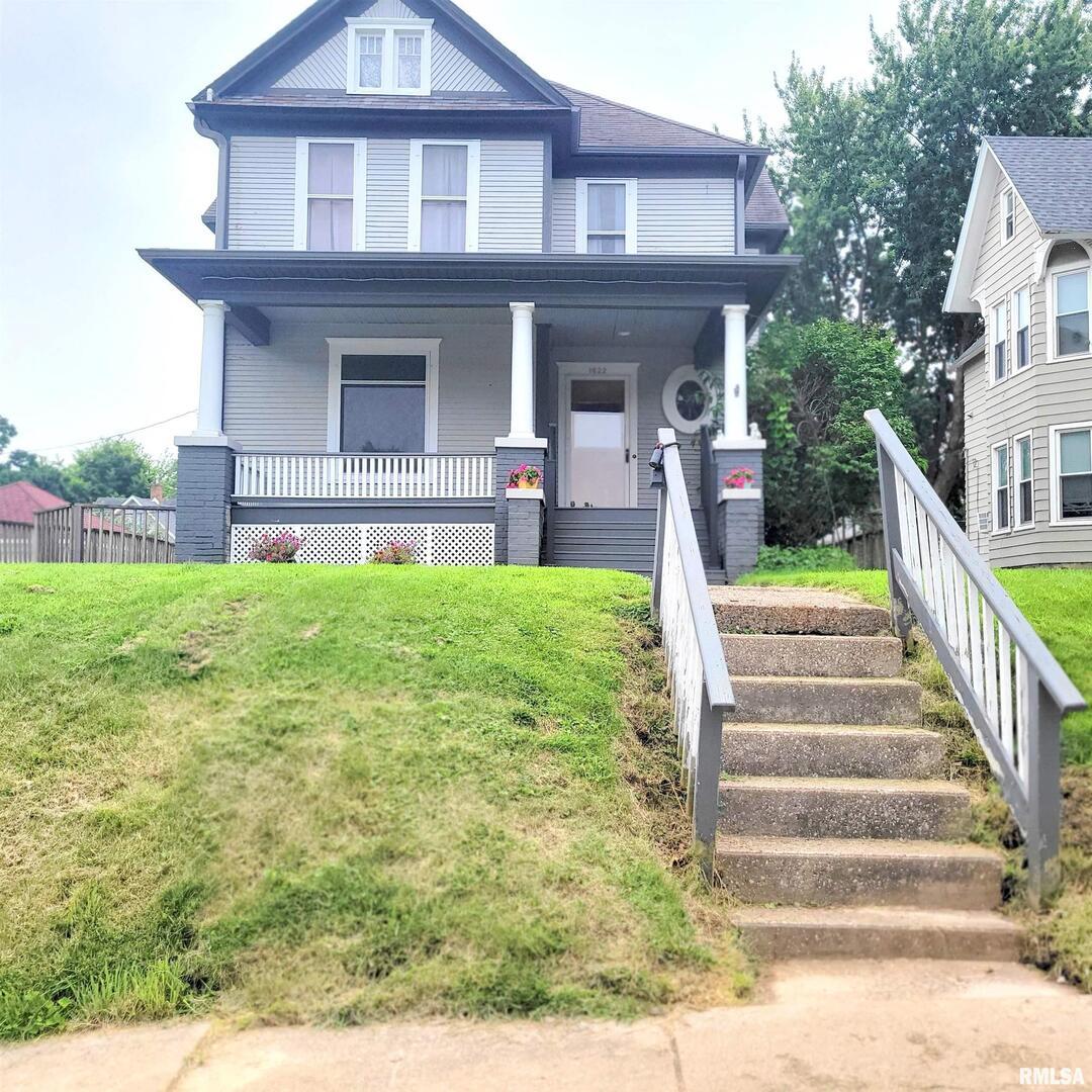 1622 11th Ave., Moline, IL 61265