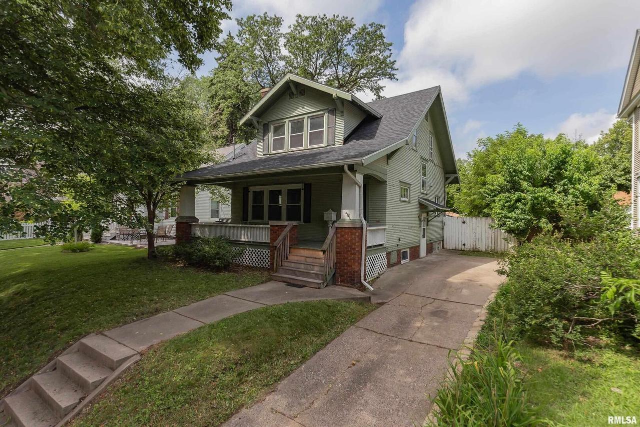 711 3rd St. #A, Moline, IL 61265