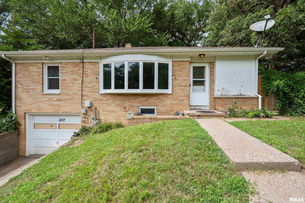 1237 20th Avenue Way, East Moline, IL 61244