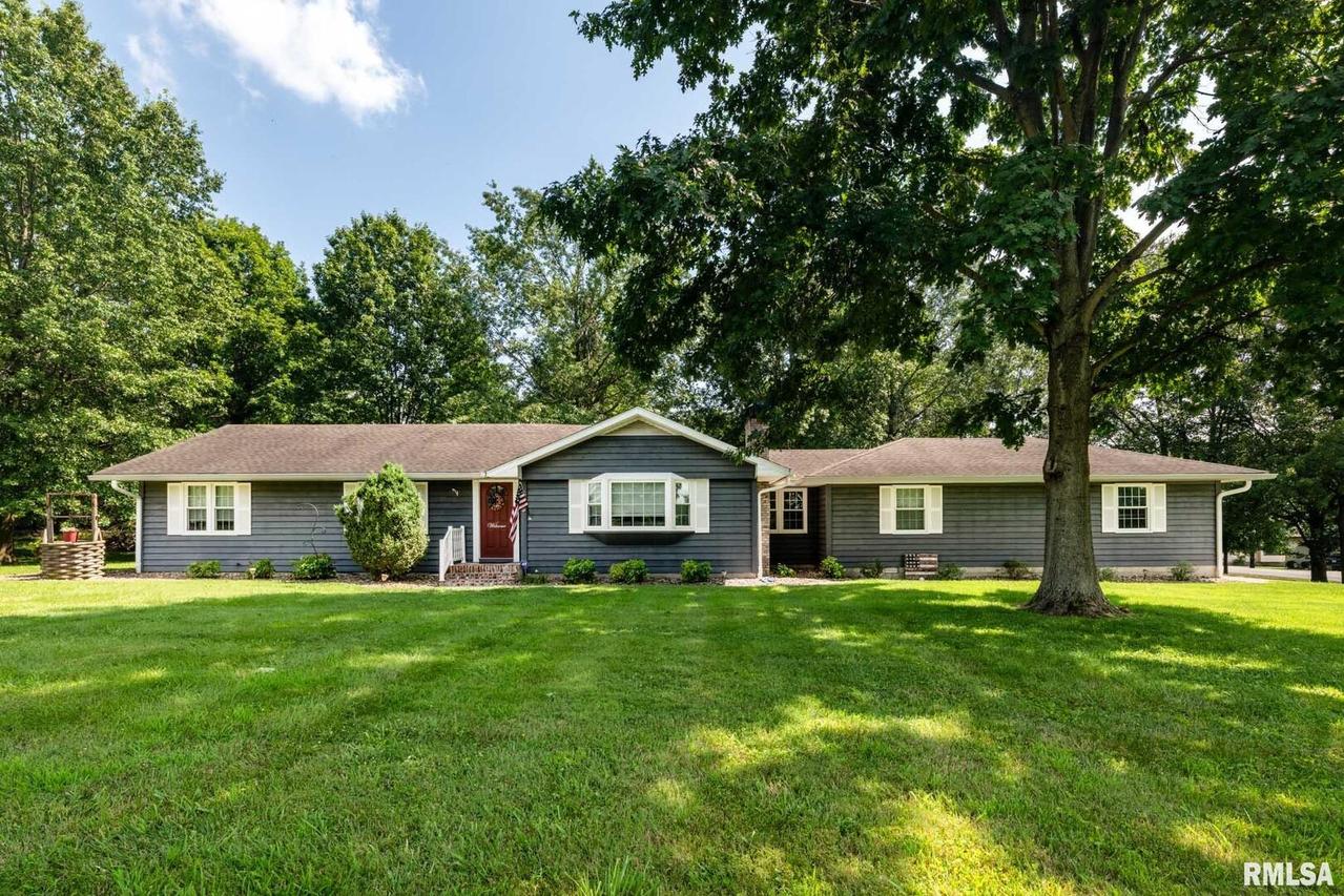408 W Clark Trail, Herrin, IL 62948