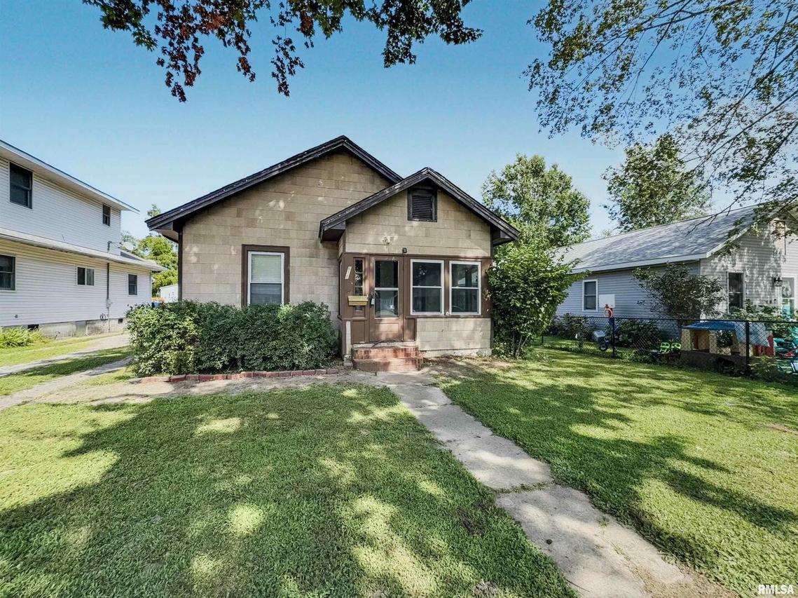 616 N 9th St., Herrin, IL 62948