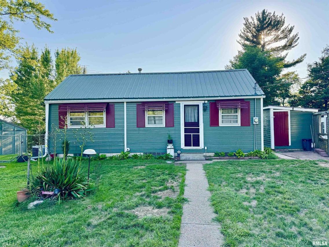 944 42nd St., New Boston, IL 61272