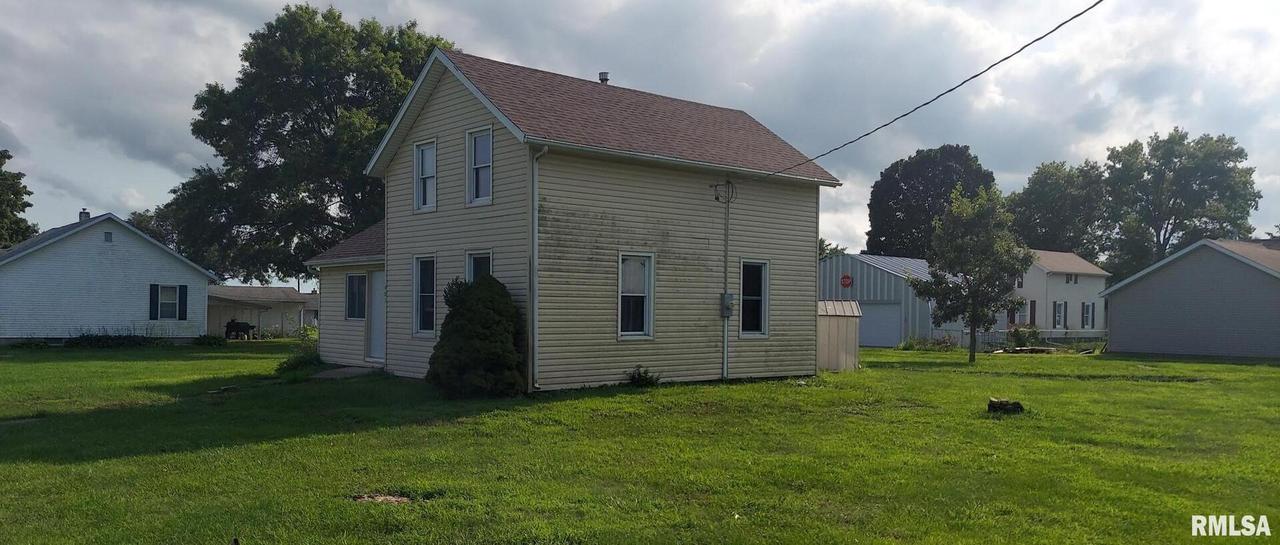 401 S 3rd Ave., New Windsor, IL 61465