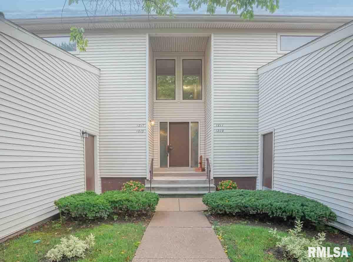 1215 35th Street Dr., Moline, IL 61265