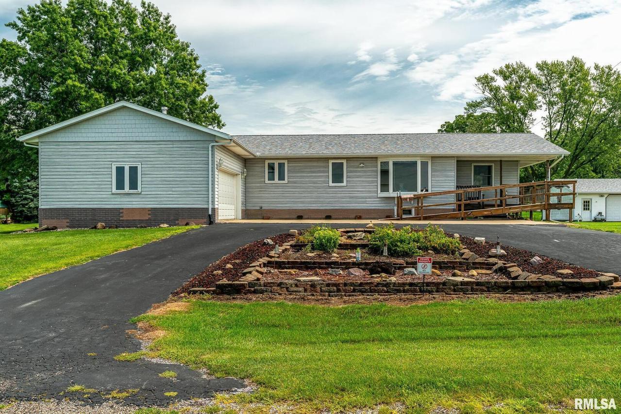 500 N 7th Ave., New Windsor, IL 61465