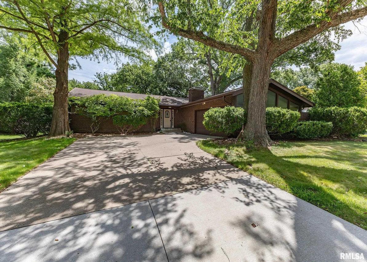 5317 36th Avenue Ct., Moline, IL 61265