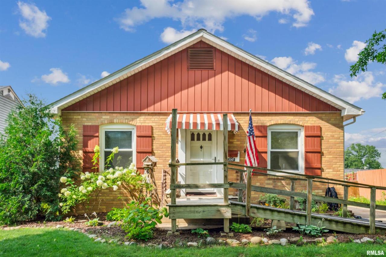 2147 Stadium Dr., Rock Island, IL 61201