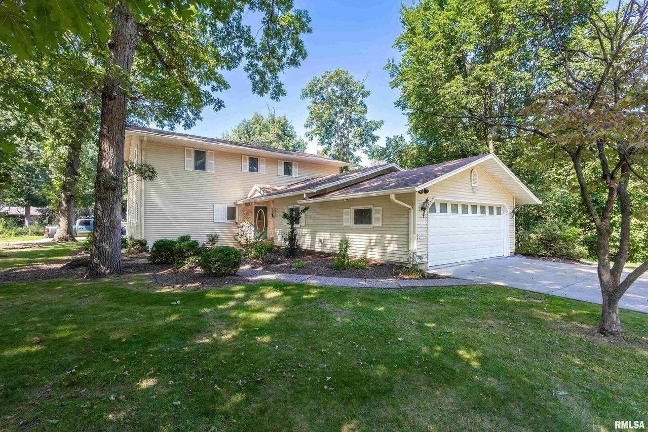 14 Forest Rd., Rock Island, IL 61201