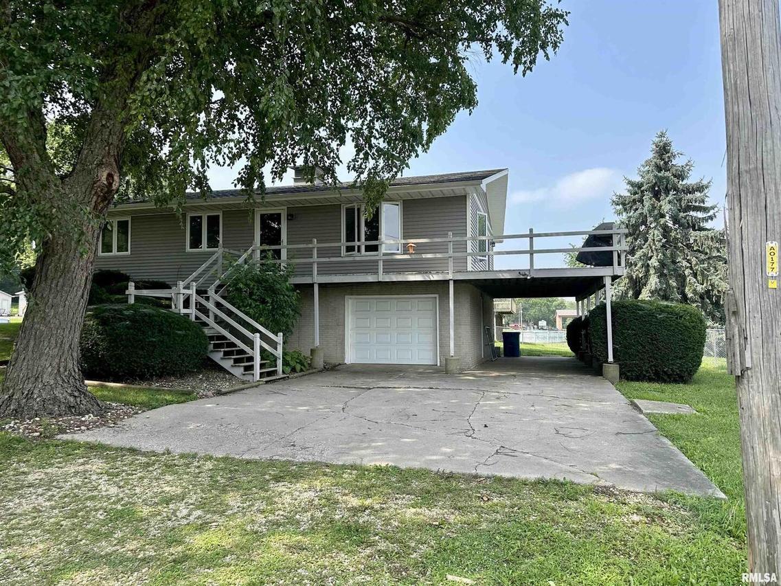 304 9th Ave., Albany, IL 61230