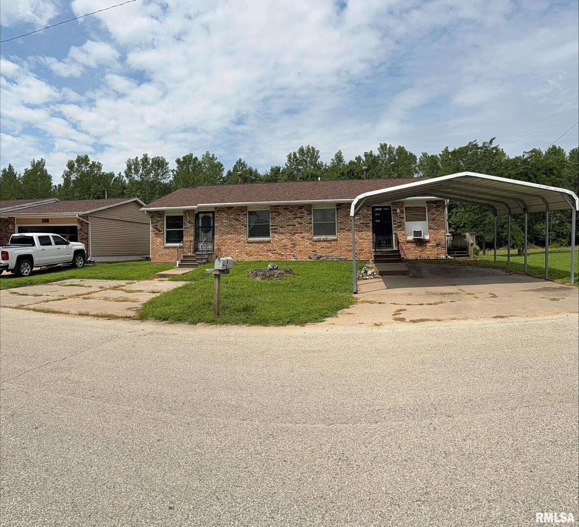 805 9th St., Colona, IL 61241