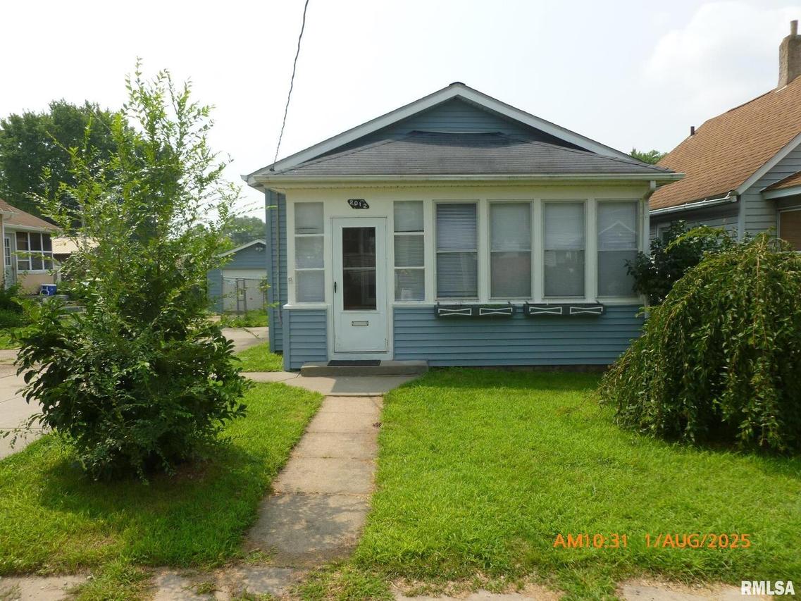 2012 3y Ave., East Moline, IL 61244