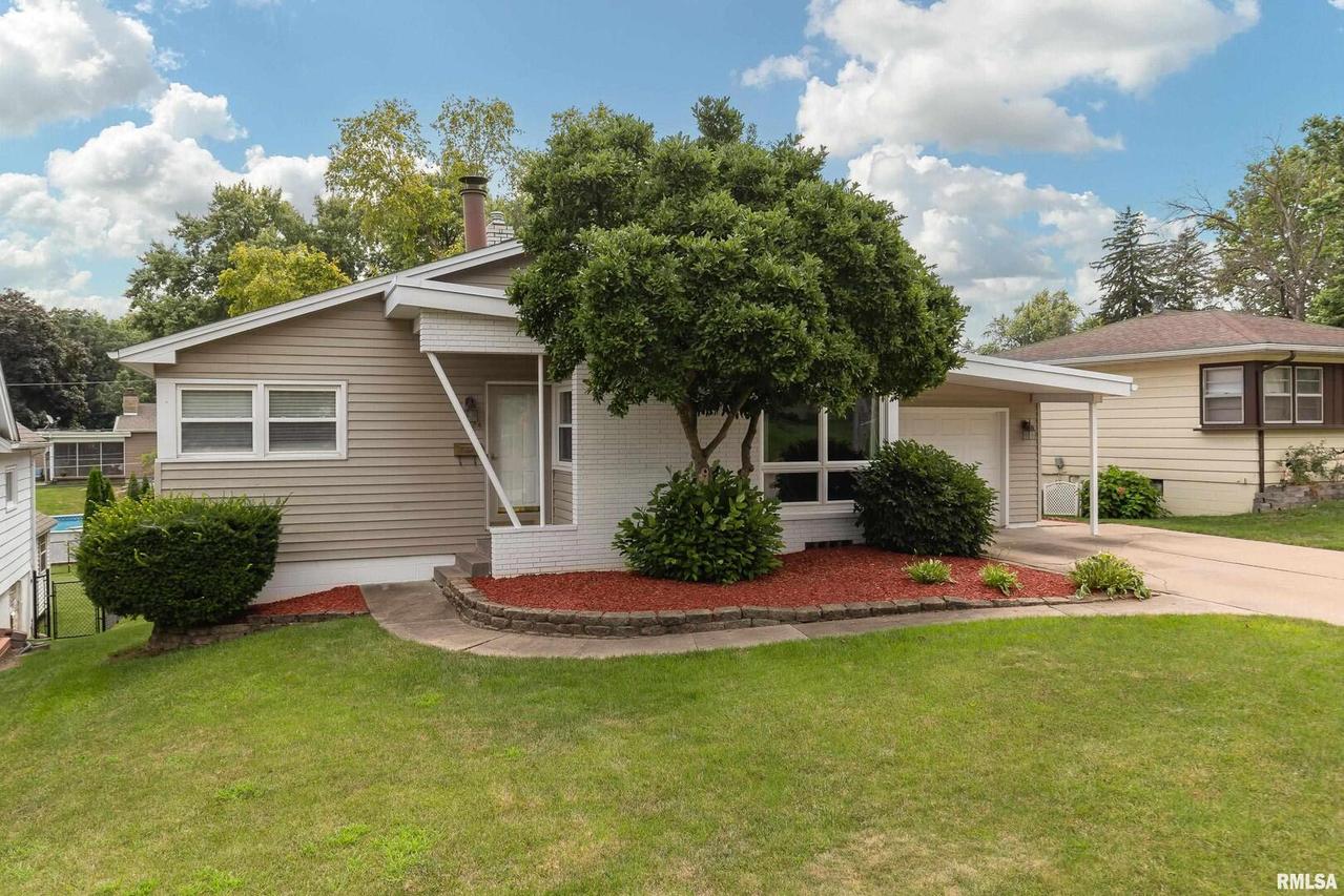 3124 11th Ave., Moline, IL 61265