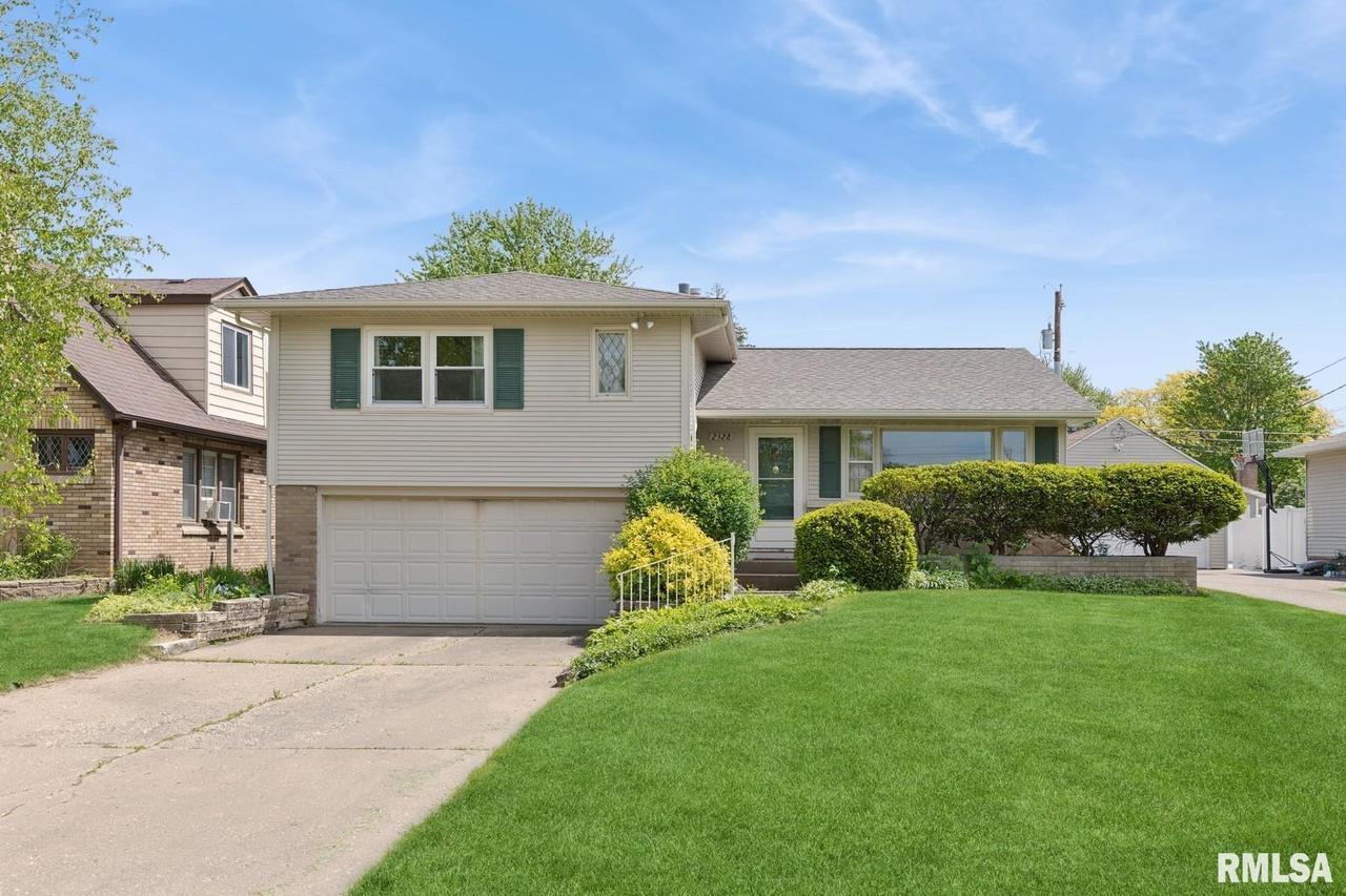 2528 28th St., Moline, IL 61265