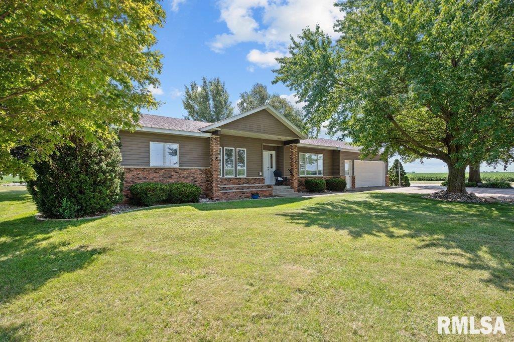 1727 220th St., Reynolds, IL 61279