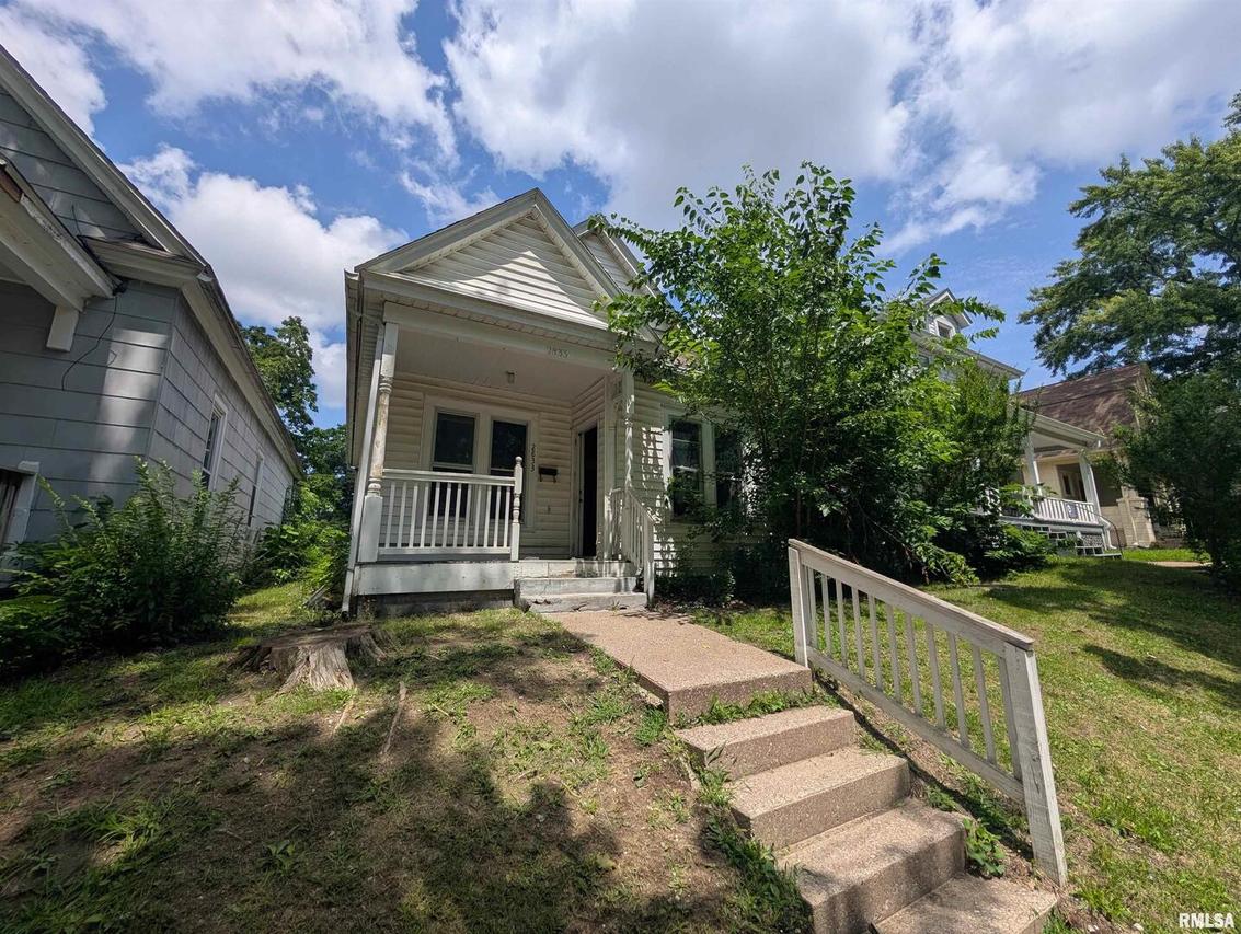 2833 8th Ave., Rock Island, IL 61201