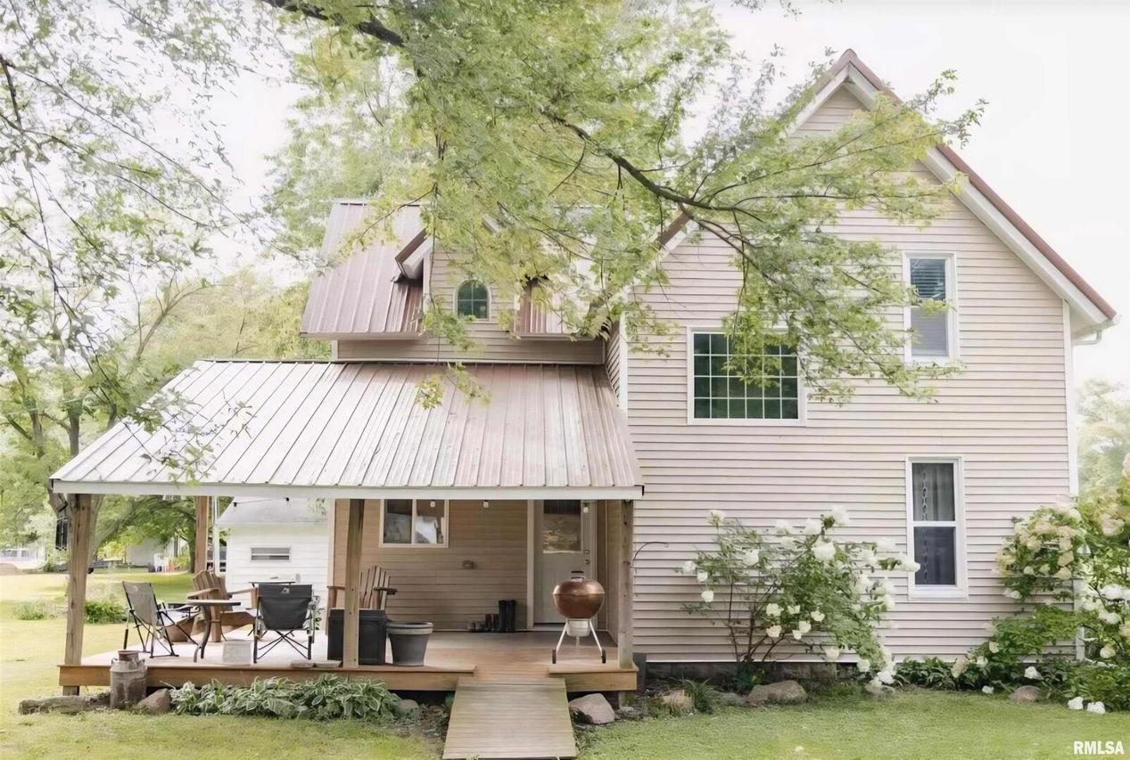 410 S Park St., Golden, IL 62339