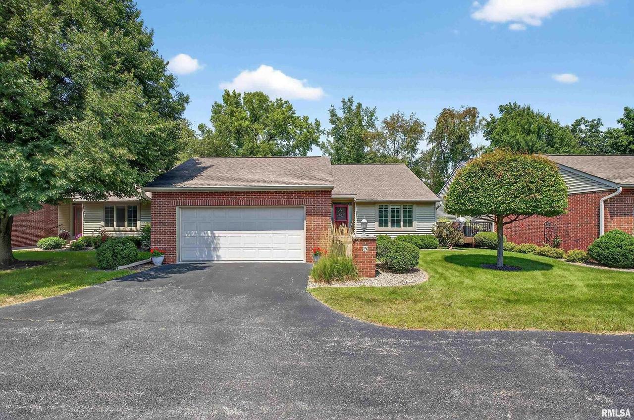 5 Briarwood Ln., Rock Island, IL 61201