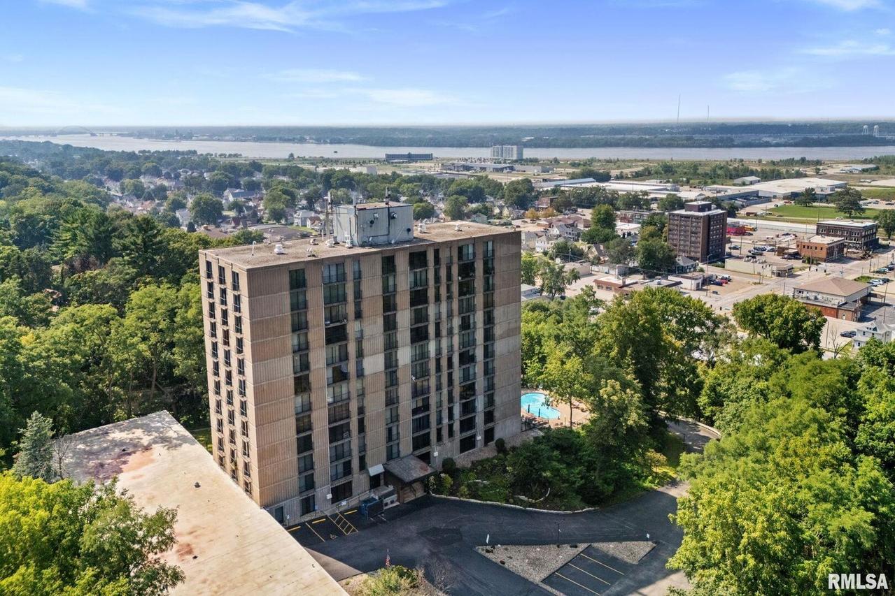 1800 7th St. #6C, East Moline, IL 61244