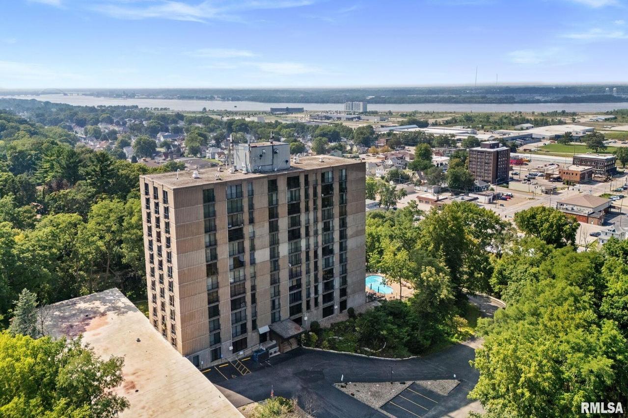 1800 7th St. #6C, East Moline, IL 61244