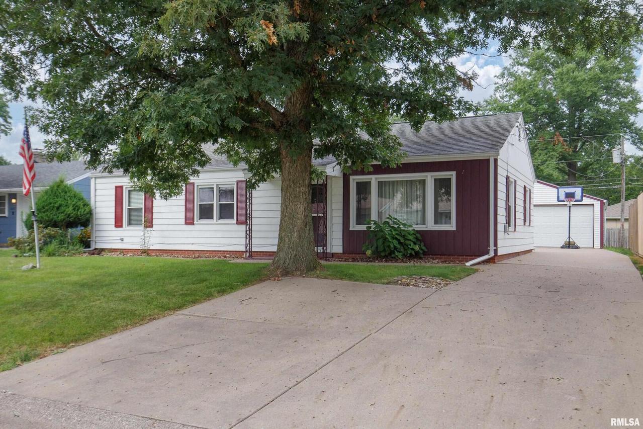 2633 6th St., East Moline, IL 61244