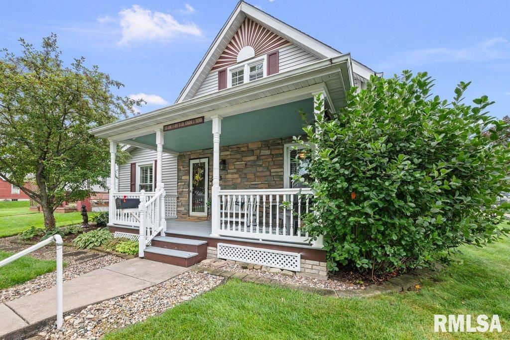 434 17th Ave., Moline, IL 61265