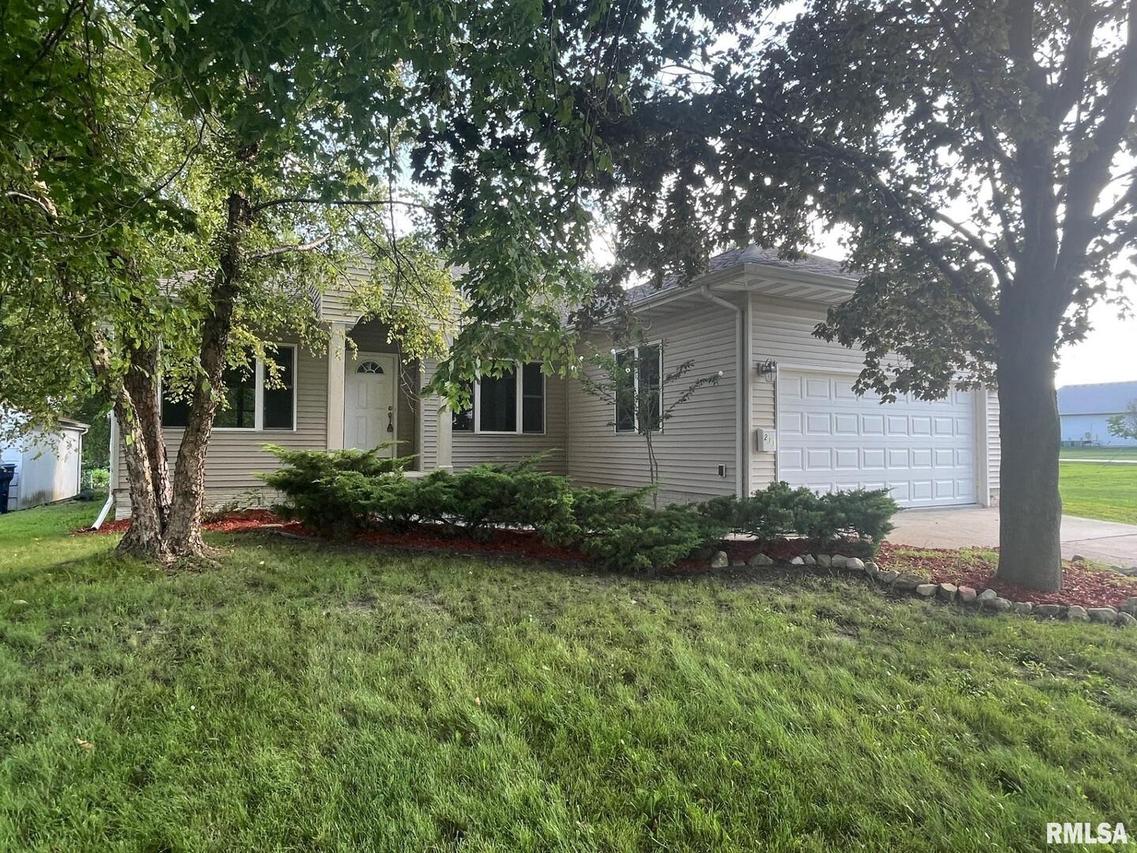 211 E College St., Kewanee, IL 61443