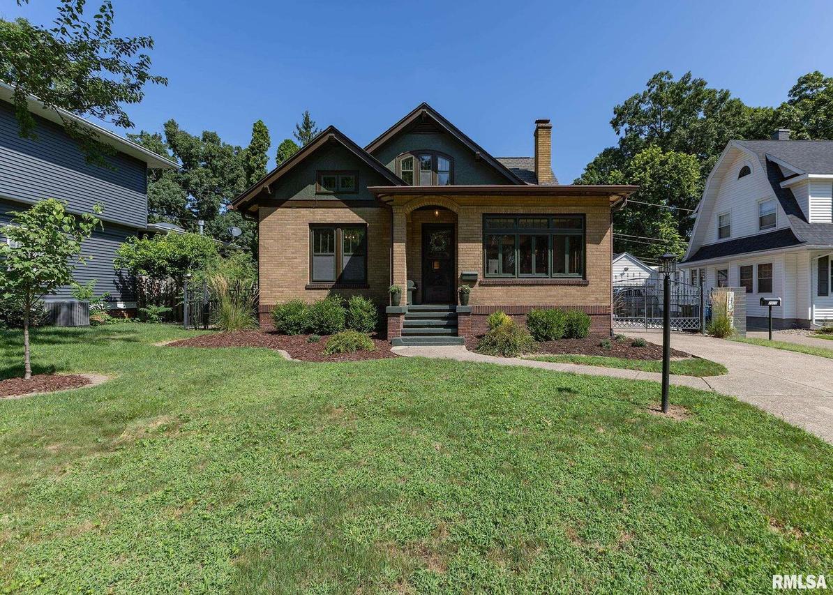 2939 16th Ave., Moline, IL 61265