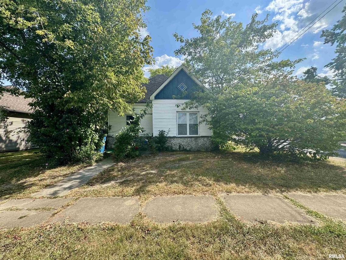 212 W Sylvia Ave., Christopher, IL 62822