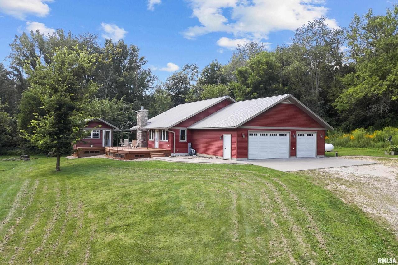 9833 Albany Rd., Erie, IL 61250