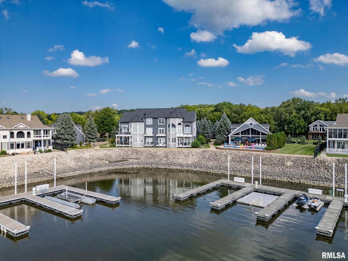 126 9th St., Hampton, IL 61256