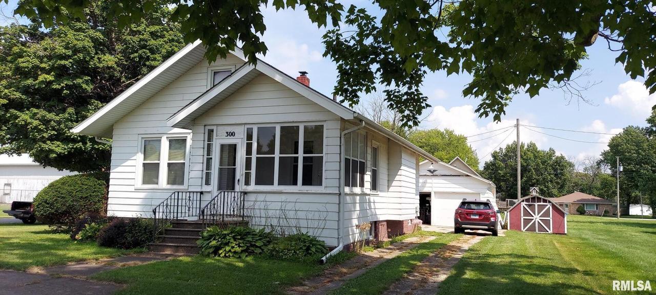 300 S 5th Ave., New Windsor, IL 61465