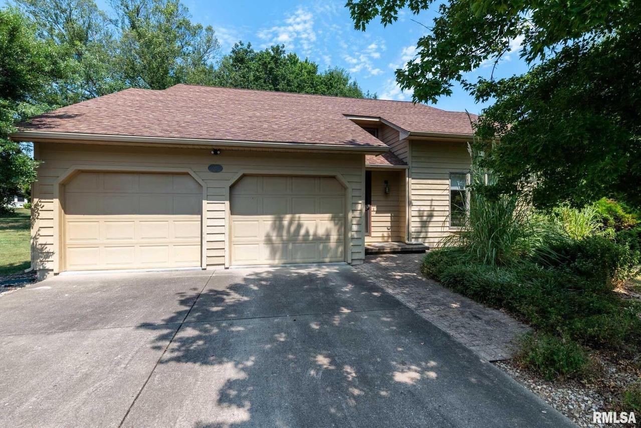 1000 Meadowlark Dr., Carterville, IL 62918