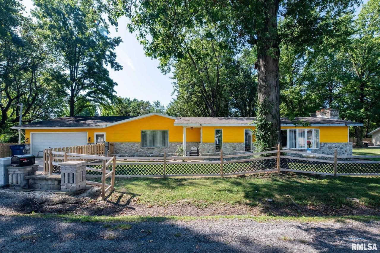 708 E Candy Cane Ln., West Frankfort, IL 62896