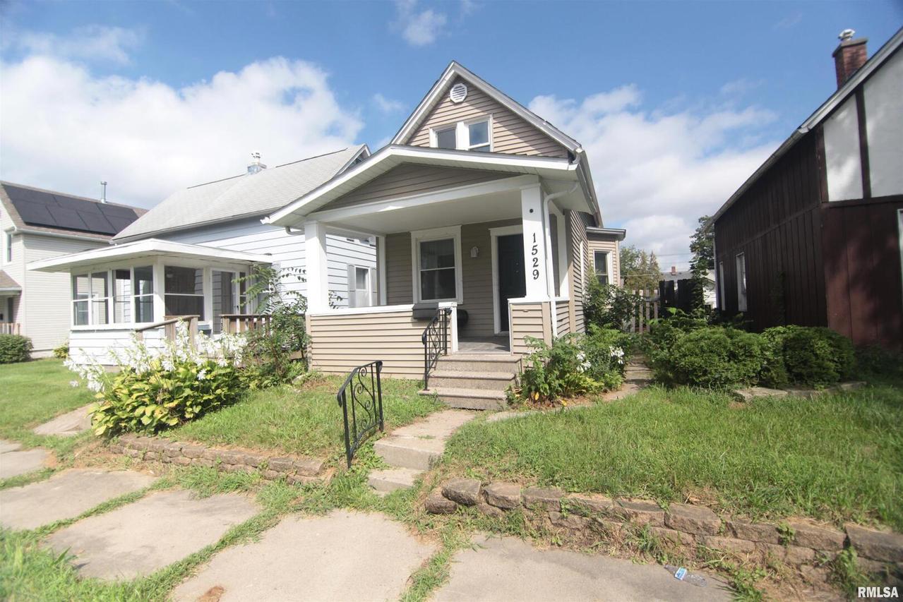 1529 42nd St., Rock Island, IL 61201
