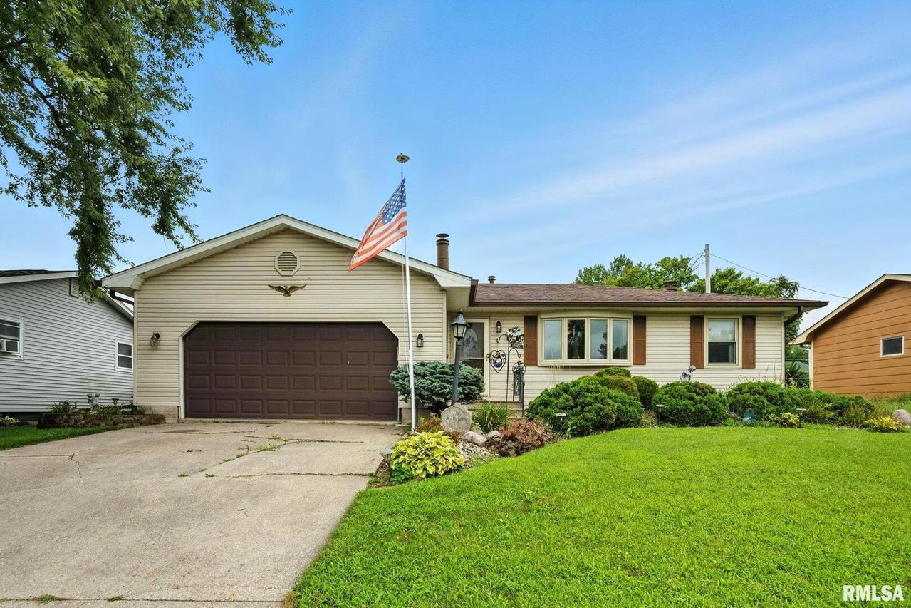 606 12th Ave., Hampton, IL 61256