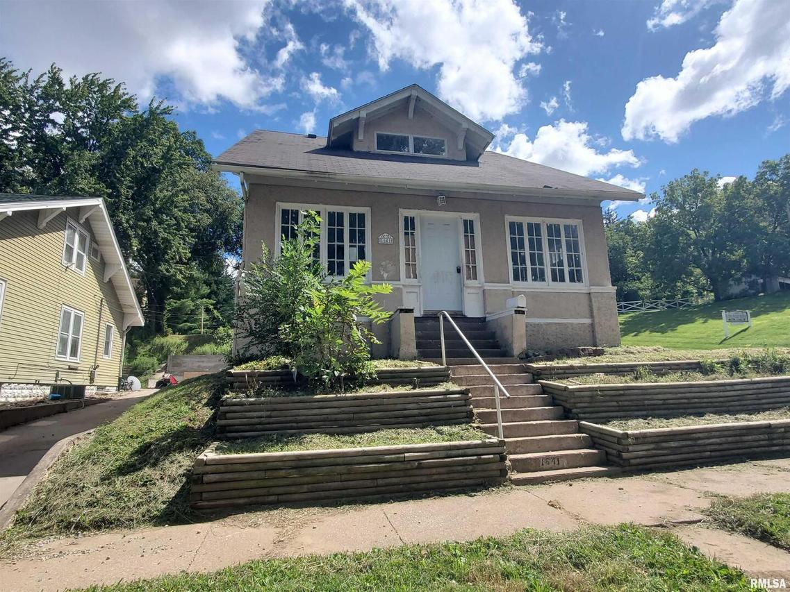 1641 14 1/2 St., Rock Island, IL 61201