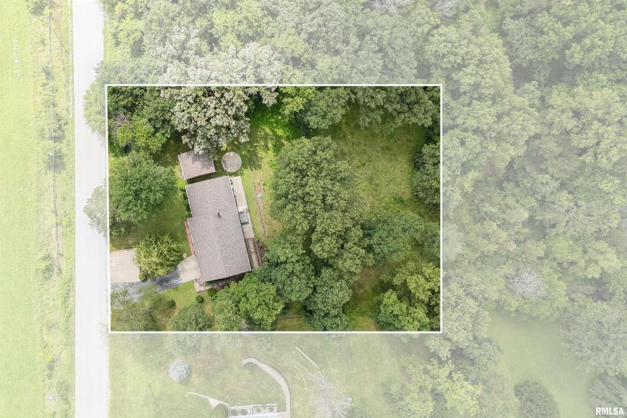 8528 101st St., Andalusia, IL 61232