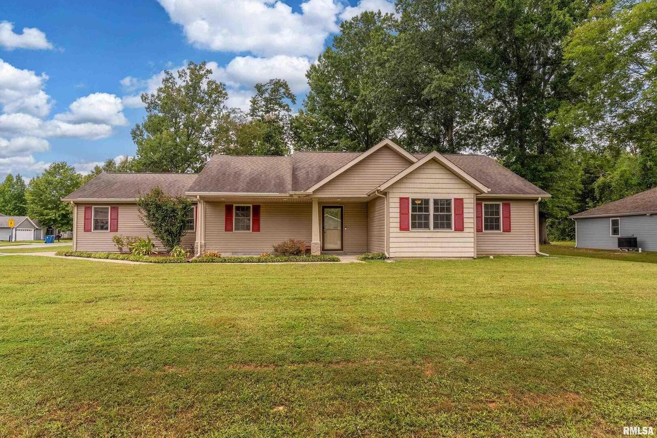 400 Noah Ln., Carterville, IL 62918