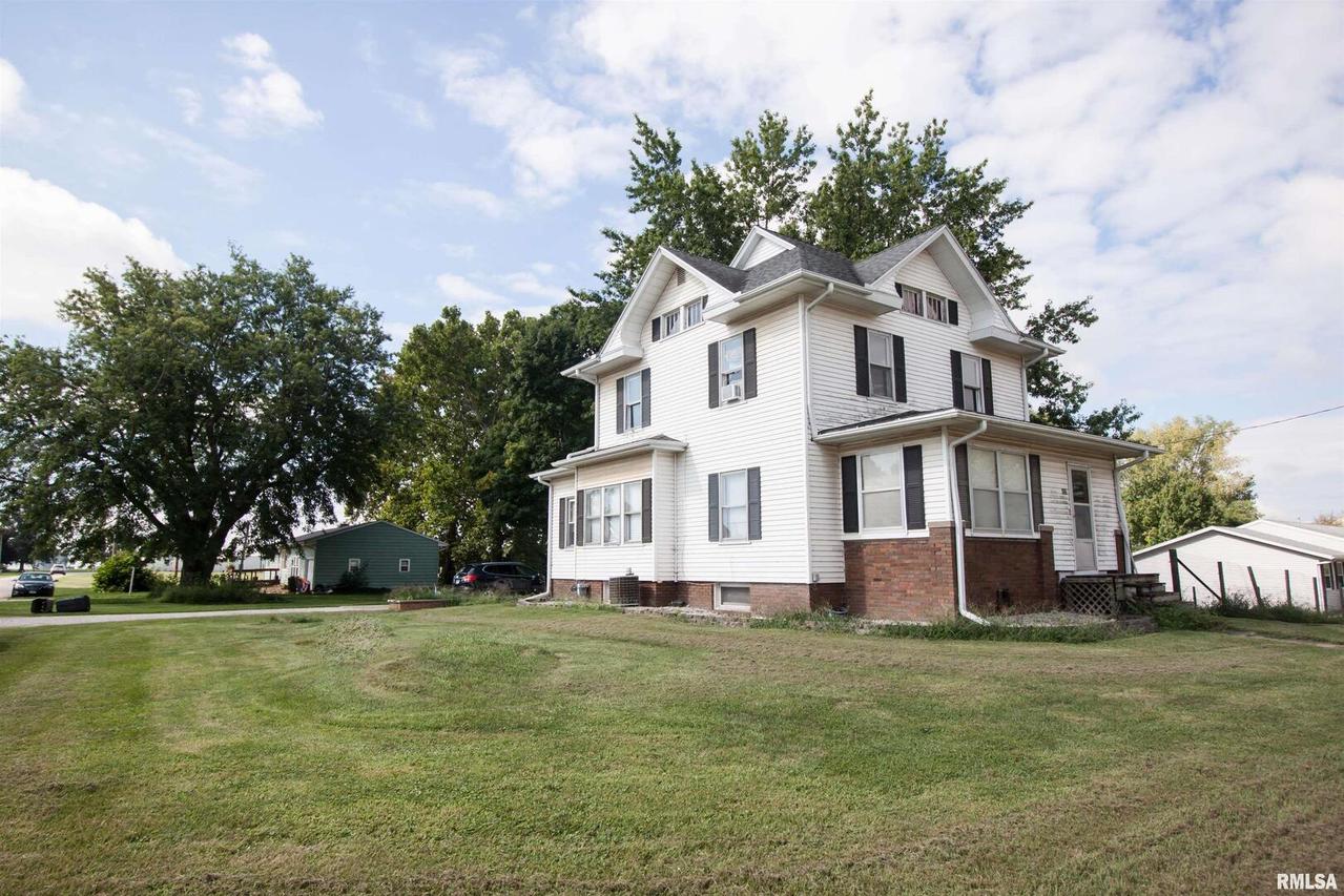 409 W 3rd Ave., Woodhull, IL 61490