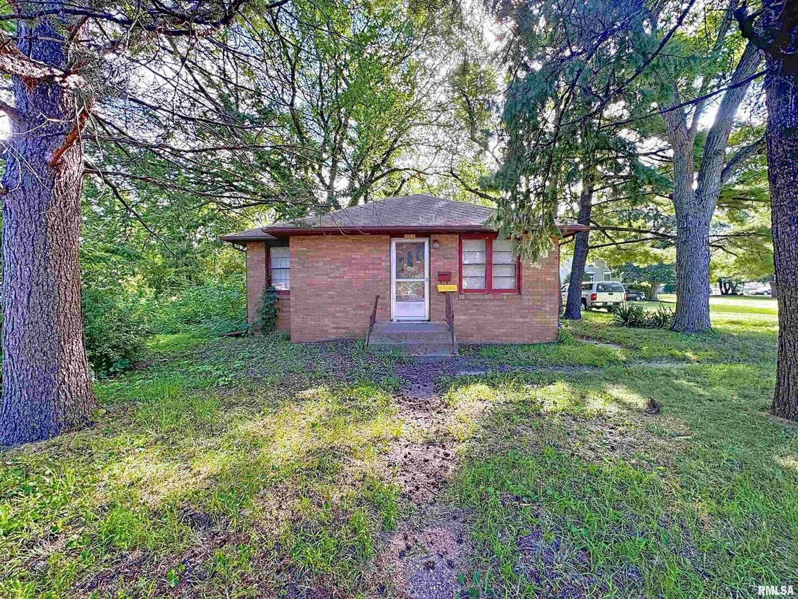 2749 9th St., Rock Island, IL 61201