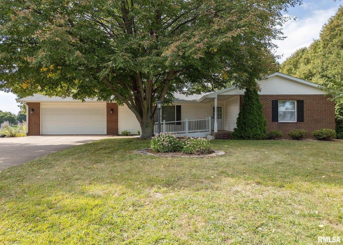 589 NW 5th St., Woodhull, IL 61490