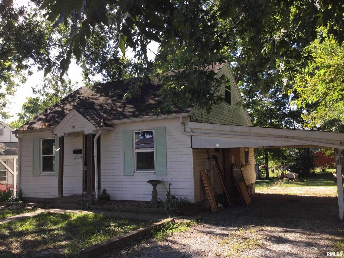 304 Douglas St., Anna, IL 62906