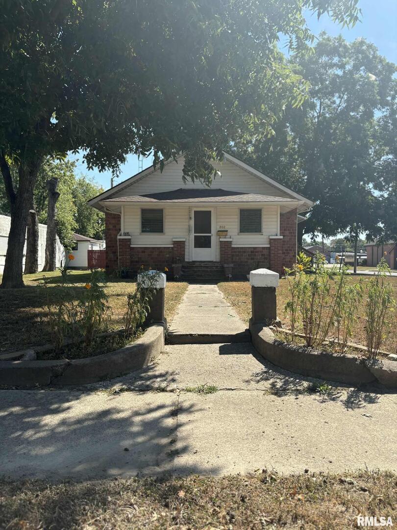 202 N Victor St., Christopher, IL 62822